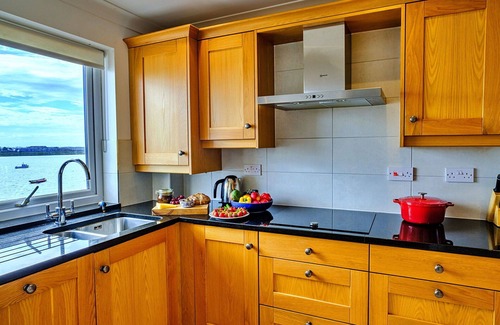Burnham-on-Crouch Apartment | Nice apartment for 5 guests with WIFI, balcony and pets allowed