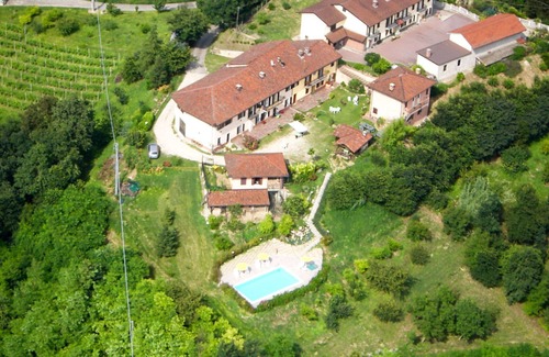 Cortazzone Villa | Nice apartment in villa for 4 people with pool, WIFI, TV, patio and pets allowed