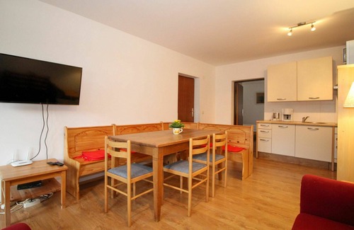 Muhldorf Apartment | Nice apartment for 8 people with WIFI, TV and balcony