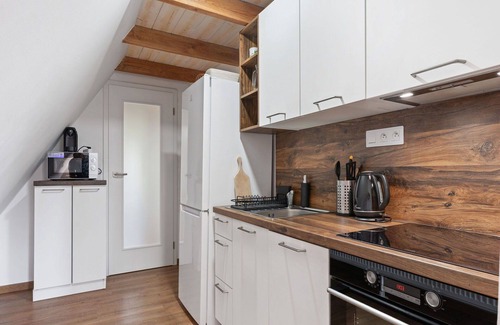 Karlovy Dvory Apartment | Nice apartment for 5 guests with WIFI, TV and terrace