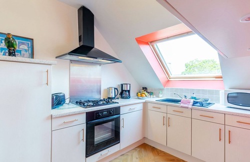Plougonvelin Apartment | Nice apartment for 2 guests with WIFI, TV, patio, pets allowed and panoramic view