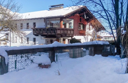 Axams Apartment | Nice apartment for 2 guests with WIFI, TV and pets allowed