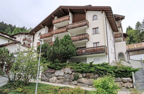 Grisons Apartment | Nice apartment for 2 people with WIFI, pool, TV, balcony, pets allowed and panoramic view