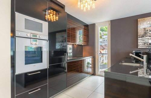 Montreux City Centre Apartment | Nice apartment for 4 people with WIFI, pool, hot tub, TV, balcony and panoramic view
