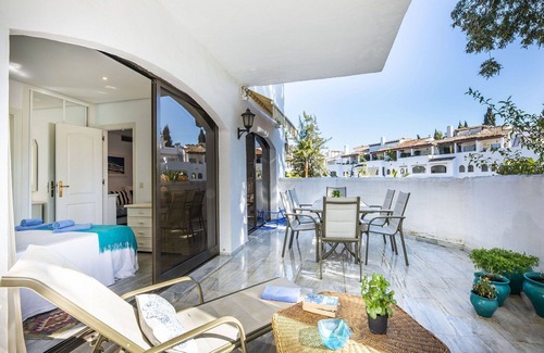 Elviria Apartment | Nice apartment for 4 guests with WIFI, A/C, pool, TV and terrace