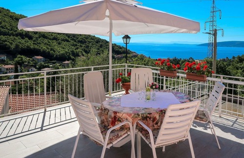 Sucici Apartment | Nice apartment for 4 guests with A/C, WIFI, TV and terrace