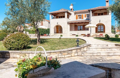 Stifanici Apartment | Nice apartment for 4 guests with pool, WIFI, A/C, TV, terrace and pets allowed