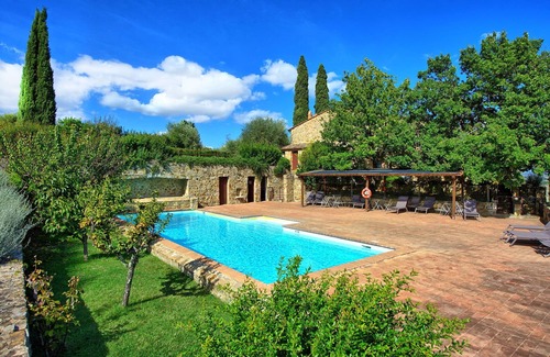 Montalcino Apartment | Nice apartment for 4 people with pool, A/C, TV, pets allowed and panoramic view