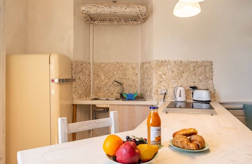 Trezzone Apartment | Nice apartment for 4 people with WIFI, A/C, TV and patio