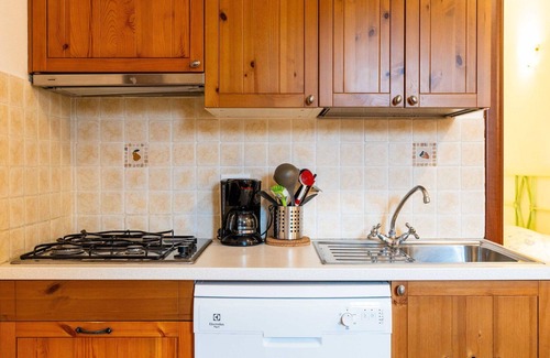 Lavina Apartment | Nice apartment for 4 people with pool, WIFI and pets allowed