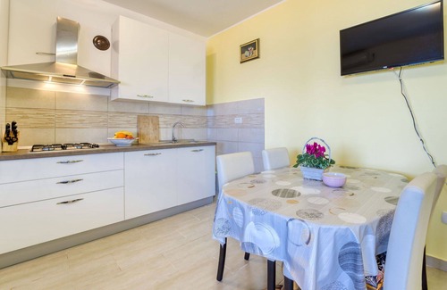 Opatija Apartment | Nice apartment for 4 people with A/C, internet, TV, terrace and pets allowed