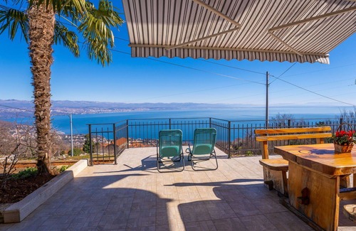 Opatija Apartment | Nice apartment for 4 people with A/C, internet, TV, terrace and pets allowed