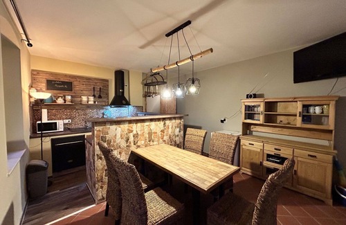 Grossschoenau Apartment | Nice apartment for 5 people with WIFI, hot tub, TV, patio and pets allowed