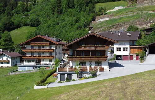 Schwendau Apartment | Nice apartment for 6 guests with WIFI, TV, balcony, pets allowed and parking