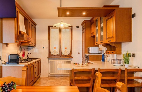 Trezzone Apartment | Nice apartment for 6 guests with WIFI, A/C, TV, terrace, pets allowed and panoramic view