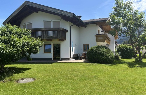Weissenbach am Lech Apartment | Nice apartment for 6 people with WIFI, TV, terrace and pets allowed