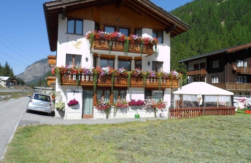 Saas Grund Apartment | Nice apartment for 7 people with WIFI, TV and balcony