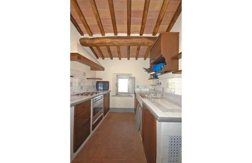 Montalcino Apartment | Nice apartment for 7 people with pool, A/C, TV, pets allowed and panoramic view