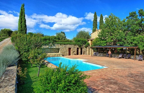Montalcino Apartment | Nice apartment for 7 people with pool, A/C, TV, pets allowed and panoramic view