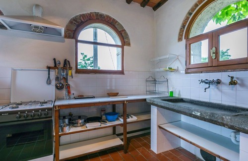 Pescia Apartment | Nice apartment for 7 people with pool, WIFI, TV, patio and pets allowed