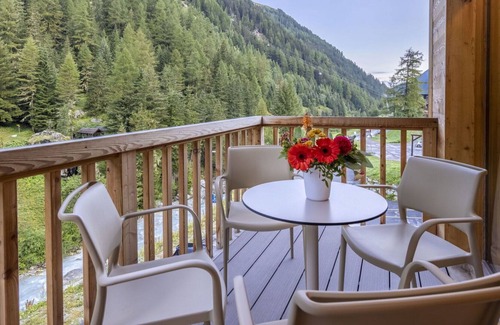 Zinal Apartment | Nice apartment for 8 guests with WIFI, TV, pets allowed and parking