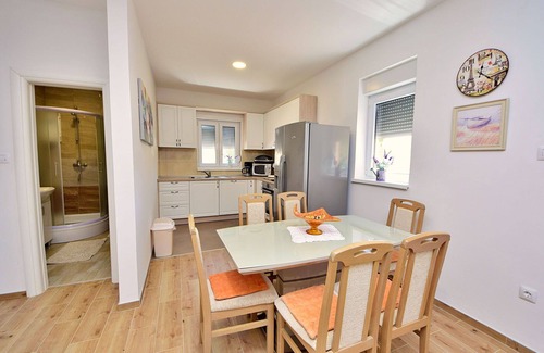 Dusina Apartment | Nice apartment for 8 people with WIFI, private pool, A/C, TV and terrace