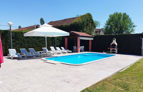 Dusina Apartment | Nice apartment for 8 people with WIFI, private pool, A/C, TV and terrace