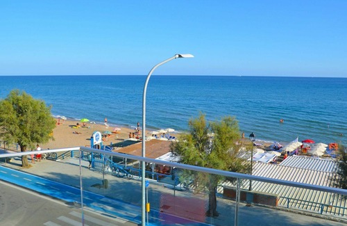 Terracina Apartment | Nice apartment for 8 people with A/C, WIFI, pool, TV, balcony and pets allowed