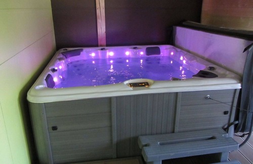Muriaux Apartment | Nice apartment for 2 guests with WIFI, hot tub, TV and pets allowed