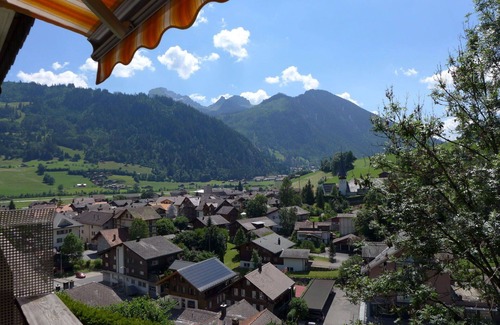 Zweisimmen Apartment | Nice apartment for 6 people with WIFI, TV, balcony, pets allowed and panoramic view