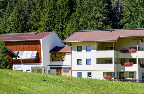 Sankt Anton am Arlberg Villa | Nice apartment in villa for 4 people with WIFI, TV and pets allowed