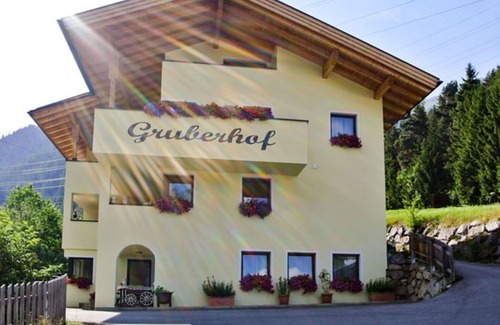 Sankt Anton am Arlberg Villa | Nice apartment in villa for 5 people with WIFI, TV, balcony and pets allowed
