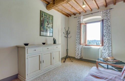 Lamporecchio Villa | Nice apartment in villa for 18 guests with private pool, WIFI, TV, balcony and pets allowed