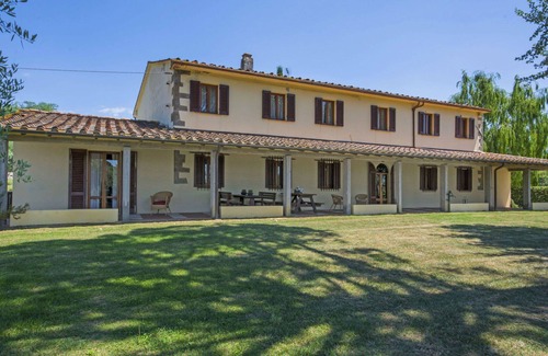 Lamporecchio Villa | Nice apartment in villa for 18 guests with private pool, WIFI, TV, balcony and pets allowed