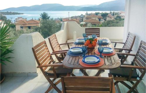 Korfos Apartment | Nice Apartment In Korfos, Korinthos