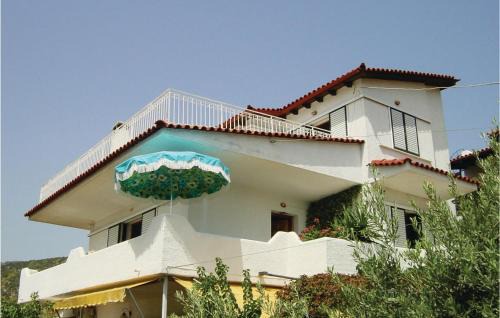 Korfos Apartment | Nice Apartment In Korfos, Korinthos