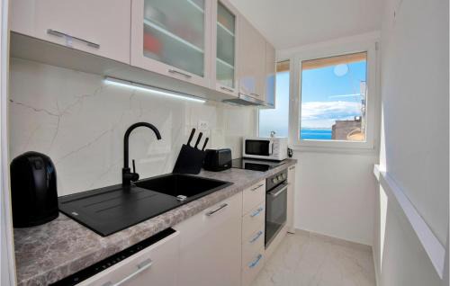 Bili brig Apartment | Nice Apartment In Makarska With Wifi