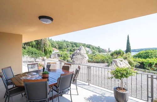 Molunat Apartment | Nice apartment in Molunat with WiFi