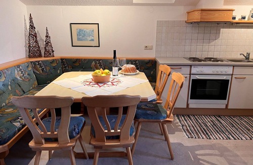 Hollersbach im Pinzgau Villa | Nice apartment in villa for 6 people with WIFI, TV, balcony and panoramic view