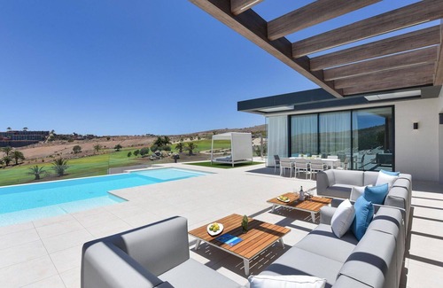 Salobre Villa | Nice apartment in villa for 12 guests with A/C, WIFI, private pool, TV, terrace and pets allowed