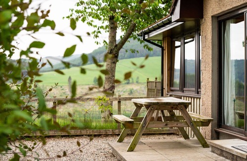 Drumnadrochit House | Nice apartment in villa for 6 people with WIFI, TV, patio and panoramic view
