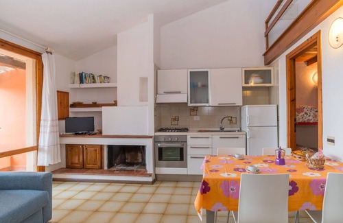 Sant'Elmo House | Nice apartment in villa for 4 guests with A/C, TV, terrace and pets allowed