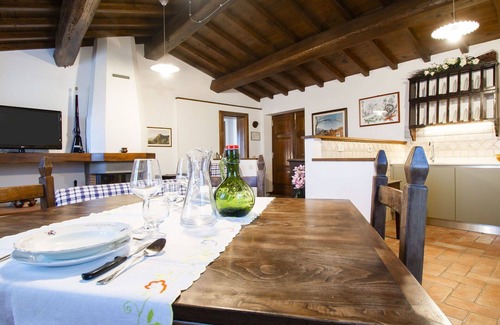 Molazzana Villa | Nice apartment in villa for 6 guests with WIFI, pool, TV and patio