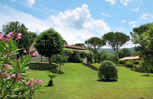 Montorsaio House | Nice apartment in villa with pool, WIFI, TV, patio, pets allowed and panoramic view