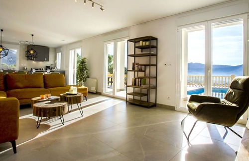 Alcalali Villa | Nice apartment in villa with A/C, private pool, WIFI, TV, patio, pets allowed and panoramic view