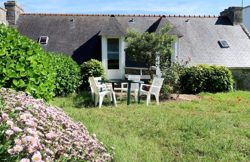 Plozevet Villa | Nice apartment in villa for 4 guests with WIFI