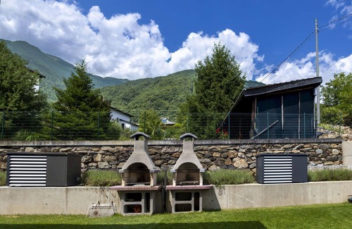 Bianzone House | Nice apartment in villa for 8 guests with WIFI, A/C, TV, terrace and pets allowed