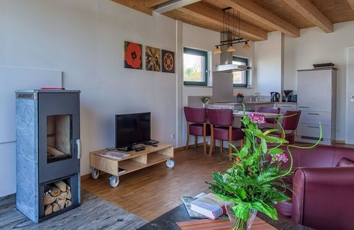 Grossposna House | Nice apartment in villa for 4 guests with WIFI, TV, balcony and pets allowed