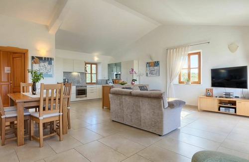 Bibali House | Nice apartment in villa for 5 people with A/C, pool, WIFI, TV, terrace and parking