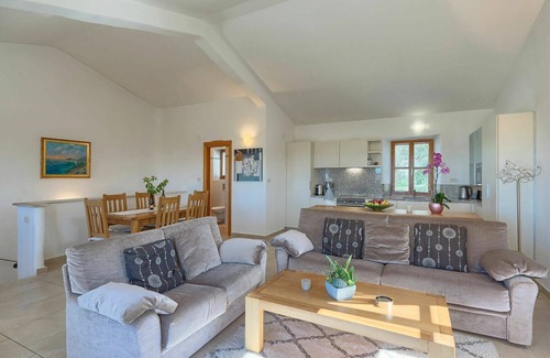 Bibali House | Nice apartment in villa for 5 people with A/C, pool, WIFI, TV, terrace and parking